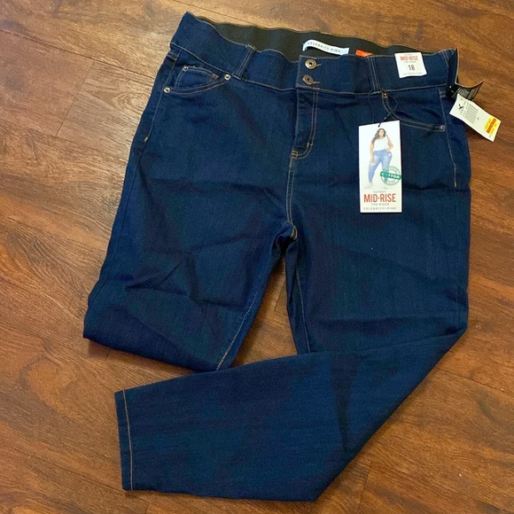 Celebrity Pink Dark Wash Plus Size Mid Rise Skinny Jeans Sz 18 NWT - Picture 7 of 9